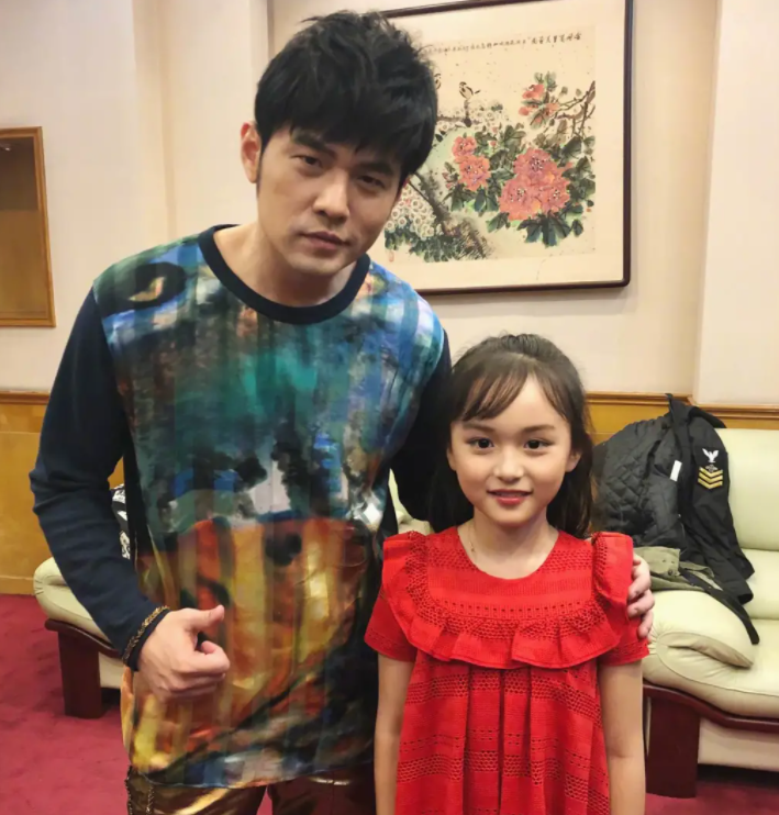 刘楚恬|她2岁出道年入100万，因长相甜美“被禁止整容”，如今变成这般