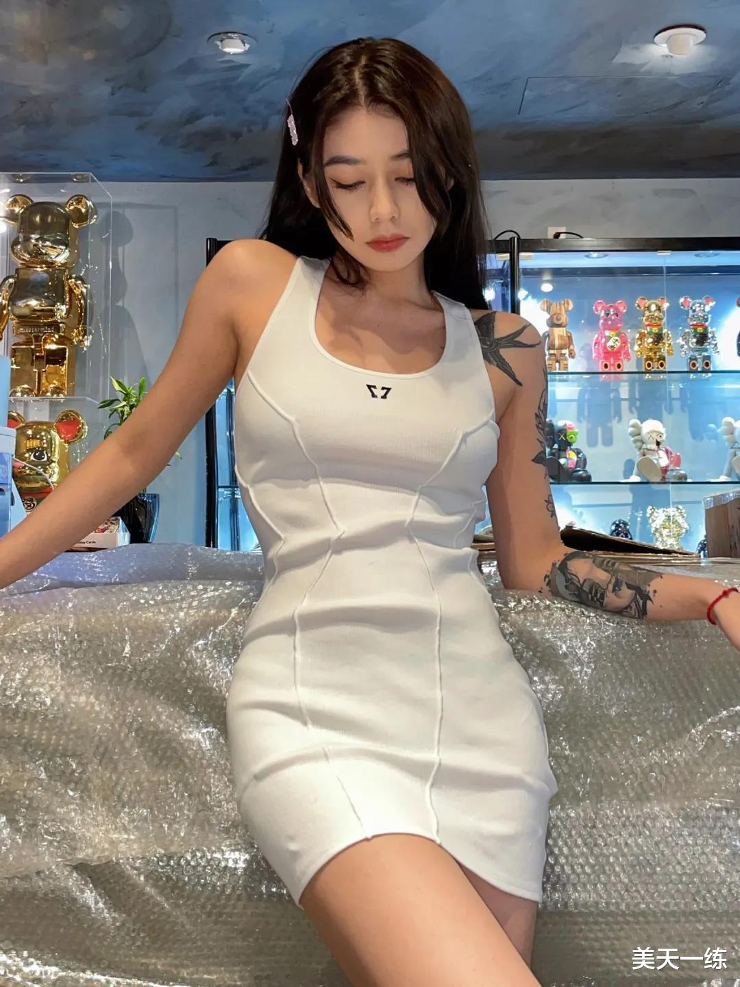 明星素颜|加拿大24岁健身女神走红，素颜健身身材好，网友直呼：美哉！