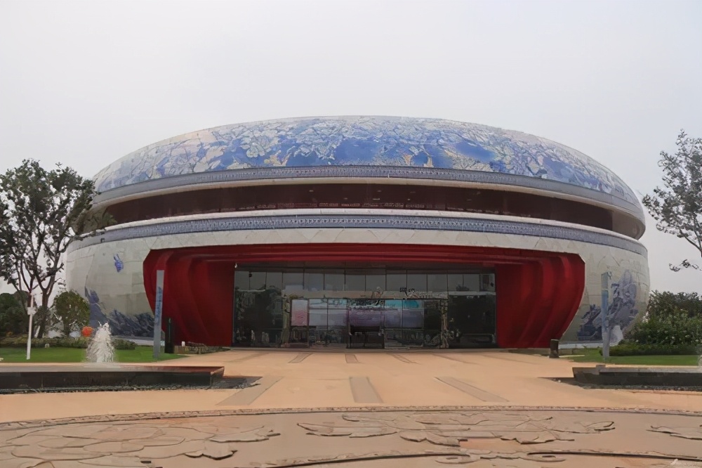 新濟南人小李 110個建筑界的“金酸莓獎”，國家發(fā)改委：嚴(yán)禁建設(shè)“丑陋建筑”