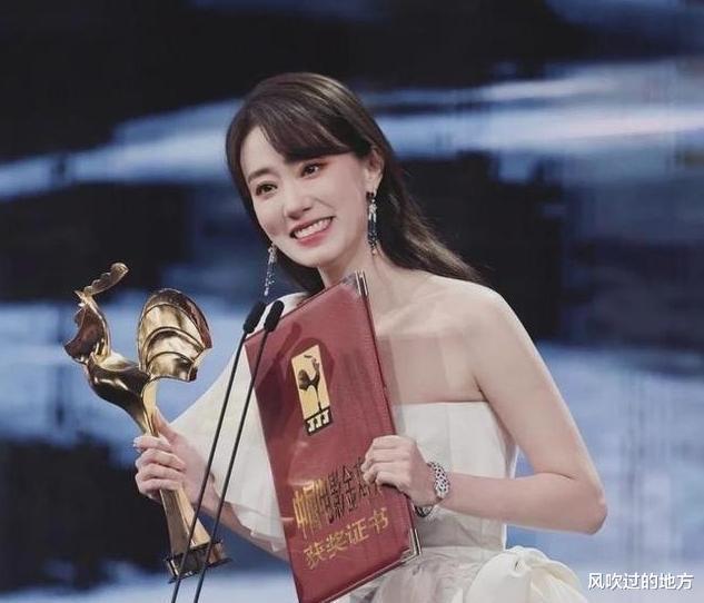 成龙|时隔5年，成龙受访再批年轻演员不敬业，对方名字引猜测