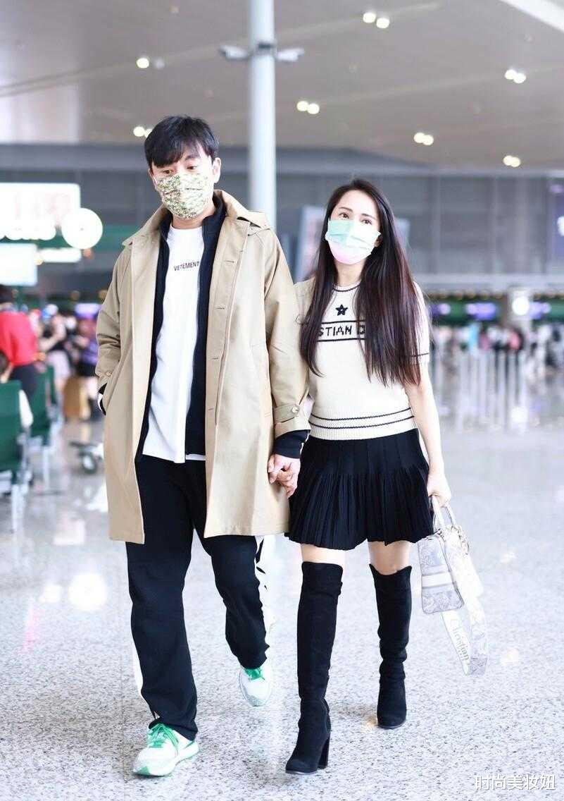 时尚美妆妞 真佩服伊能静,53岁打扮像小姑娘,百褶裙配长靴年轻20岁