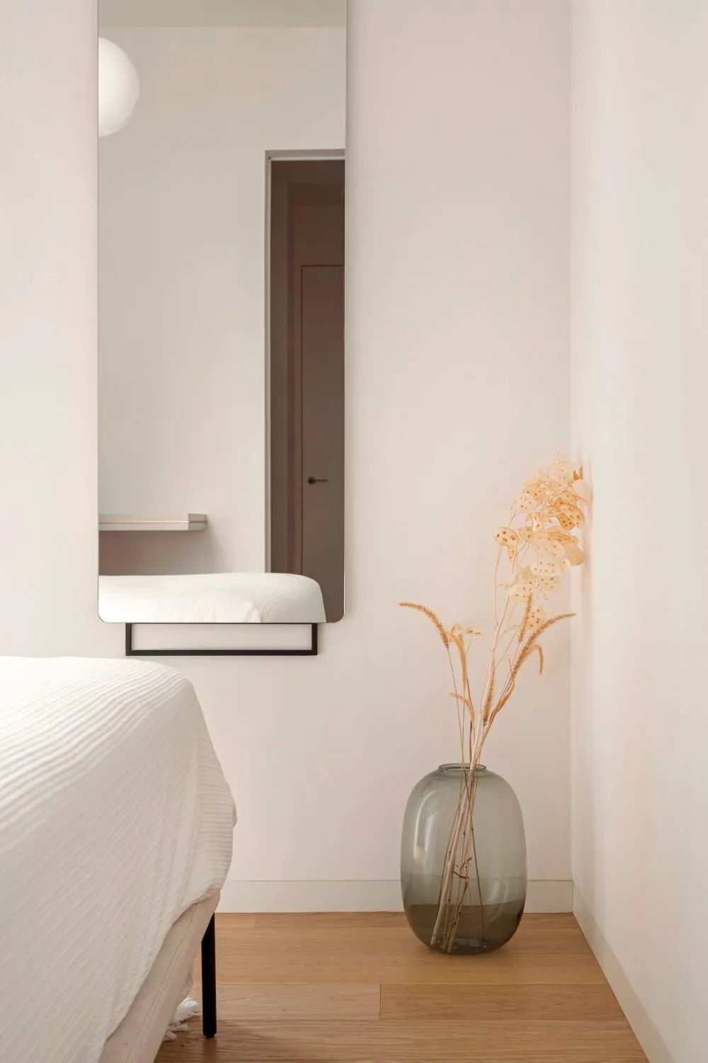 大阳台落地窗，270度俯瞰城市天际线，这套130平公寓太爽了