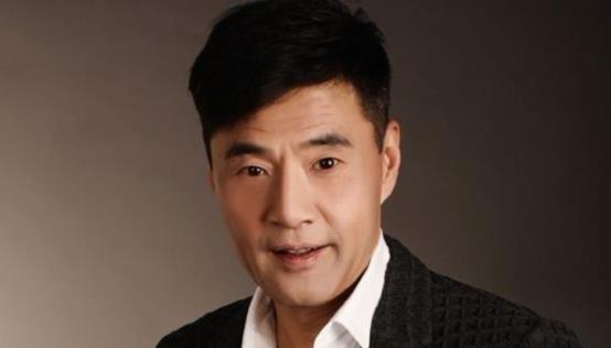 范上官|老戏骨于荣光,婚后30几年为何0绯闻?看他妻子是谁就知道了