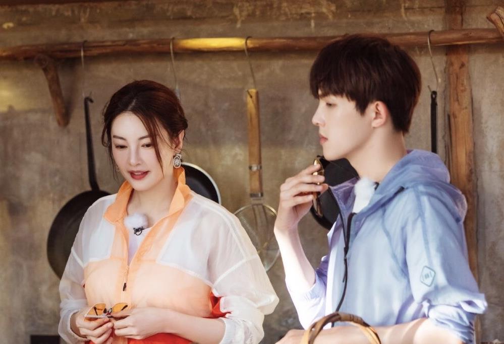 张雨绮|张雨绮再恋小鲜肉，靠谱吗？女明星油腻起来，男人都得靠边站！