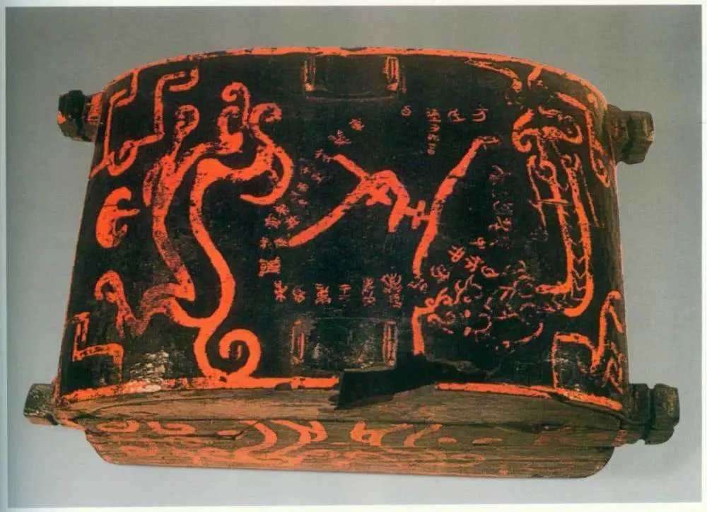 周周小宸|逆天古墓挖出蜻蜓眼,水泡仍完整,海眼葬与埃及有啥关系?