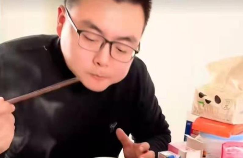 许敏|姚威两个孩子已经改姓，熊磊儿子仍然姓姚，被嘲一家子心思太重