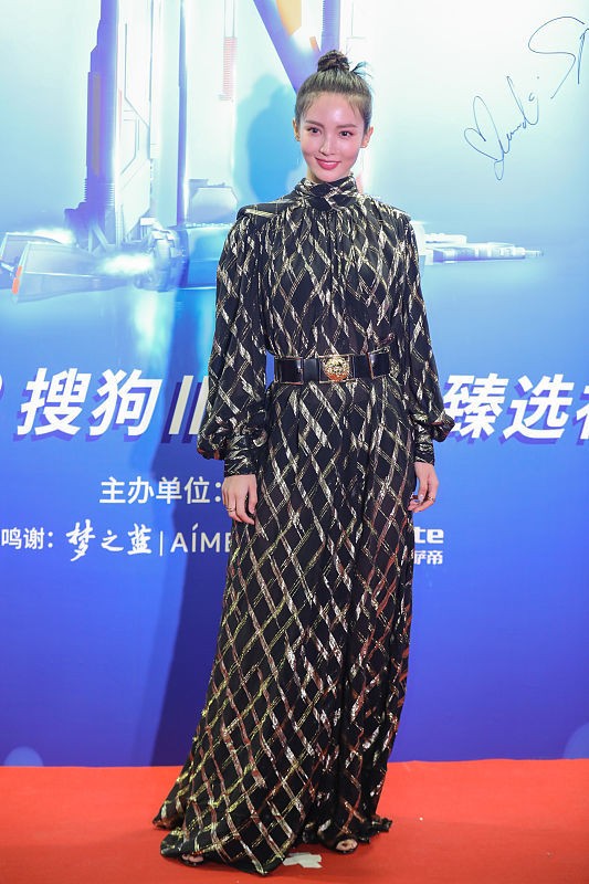 刘美华时尚|不要只是羡慕金晨的好身材，穿长裙时的小心机，才是最值得关注的