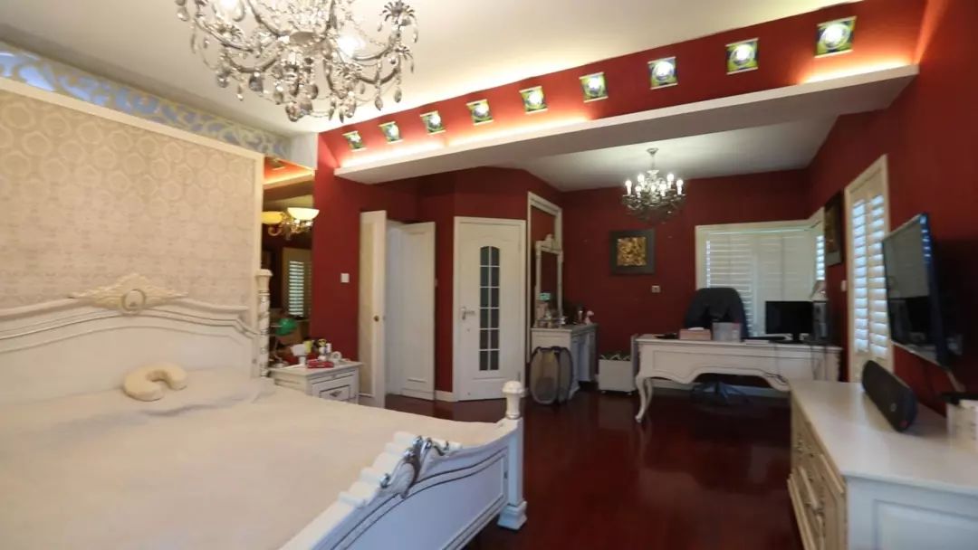 业主崩溃记，买了天价上海房，却天天没法睡，100平住得像15平