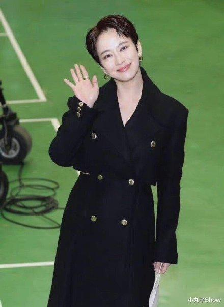 宋智孝|韩国女星宋智孝放飞自我，短发造型意外撞脸宁静，40岁老得不敢认