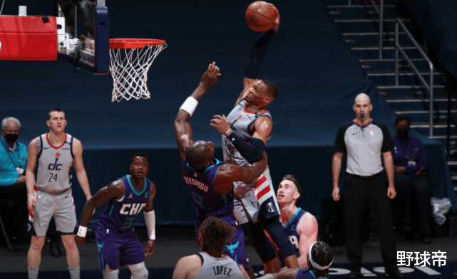 威斯布鲁克|身高2米03，臂展2米29！被威少无情隔扣，才28岁要被淘汰了？