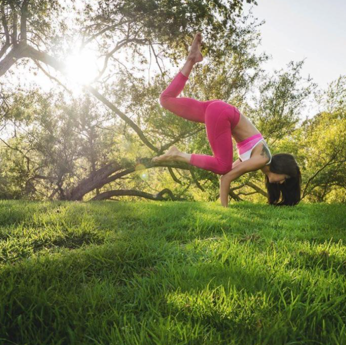 抗生素|在户外练习瑜伽是什么感受？体会身心合一的境界，享受自然的恩赐