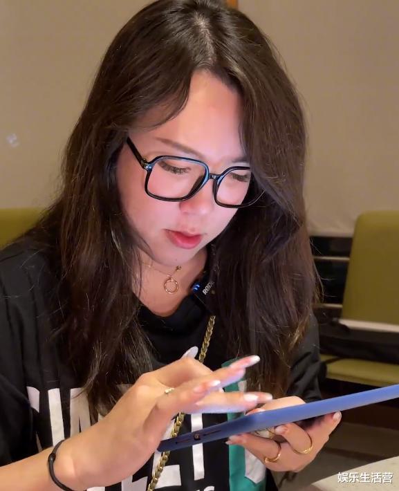浪胃仙 “娘炮文化”遭抵制，浪胃仙却留长发化浓妆，仍在走大胃王路线