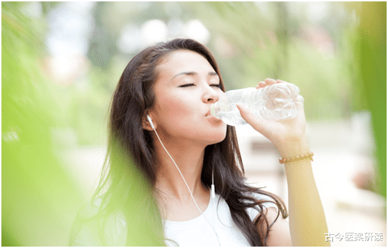 汗疱疹|43岁男子转氨酶高达320,肝脏硬化,医生摇头:1种汤或是“祸根”