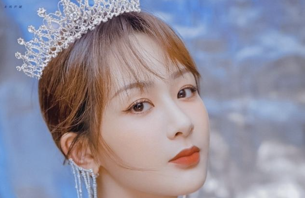 杨紫|杨紫有多坎坷？被张雪迎截胡，受肖战拖累，半夜被赶出剧组