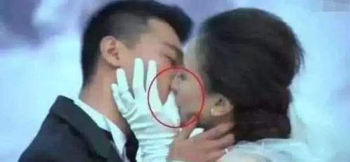 舜网 史上最“尬”的穿帮镜头，曲小檀嘴里的塑料花，古代就有冰棍吃？