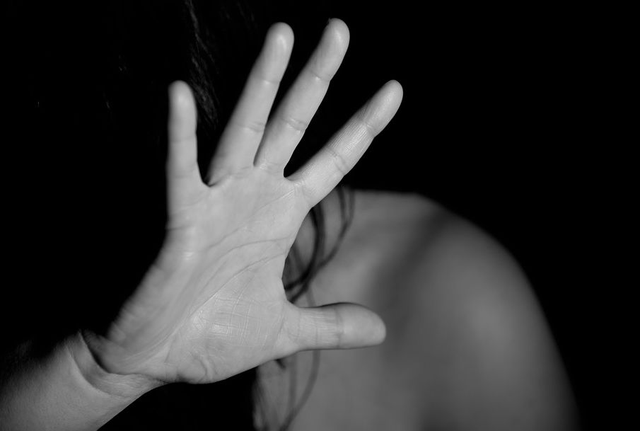 男子与女网友强行发生关系,到案后供述八次全都存在刻意隐瞒情况