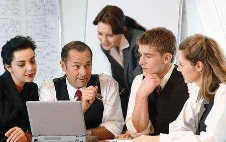 |领导对你说“辛苦啦”如何接？低情商说“应该的”，高情商这么说