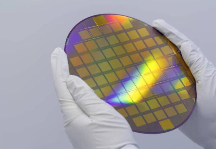 光刻胶 危机出现，日本企业部分断供光刻胶，国产自给率不到10%