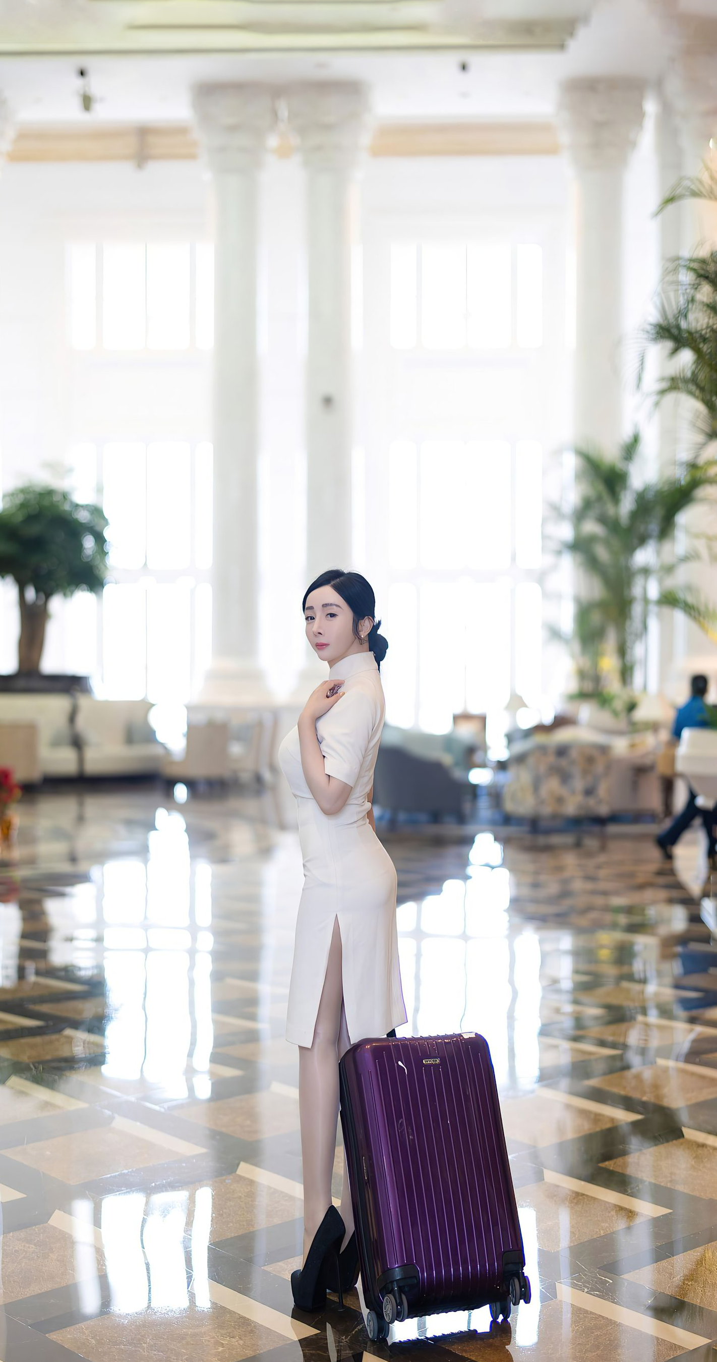 赵丽颖|女模“小杨幂”旗袍式空姐制服写真，身材丰韵，火辣长腿媲美杨幂