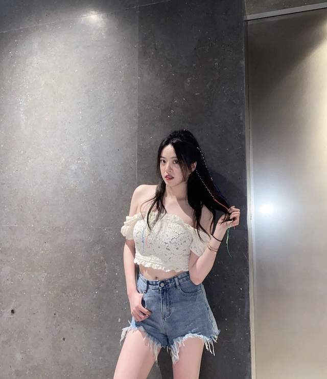 陈紫函|23岁华谊千金将出道！官宣当导演疑继承父业，近照变化大到认不出