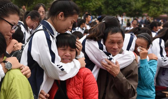 勇往直前的潇潇|补课是为了考清华北大吗?家长:不,只为了能上普通高中!