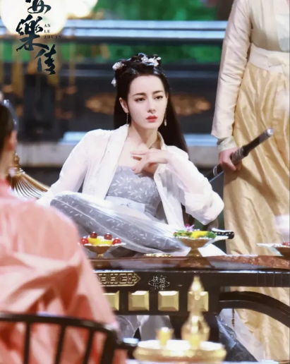 迪丽热巴|终于扬眉吐气，热巴最新古装美出新高度，再没人说她男扮女装了