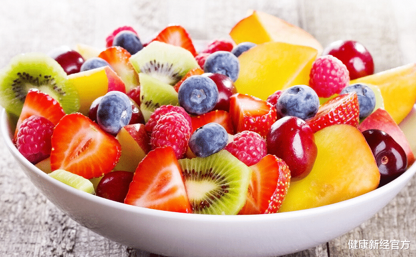 健康新经官方 河南42岁男子，坚持每天吃芹菜养肝，半年之后，肝脏情况如何了？