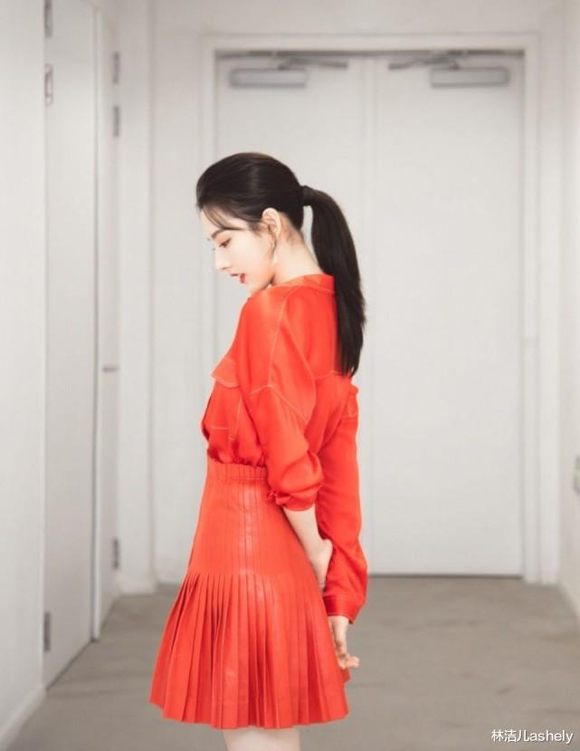 孟美岐|扎了低马尾的孟美岐，立刻变得温柔又甜美，王鸥换上更是优雅大气