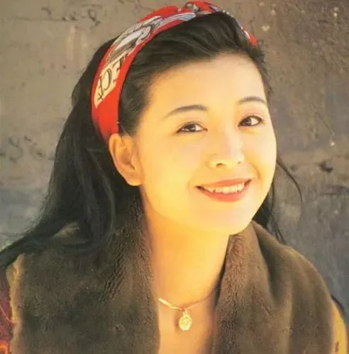 抗癌|伍咏薇：21岁结婚13天丧夫，媚到骨子里的她，到底有多惊艳！