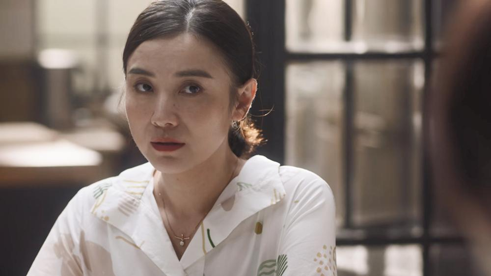 衬衫|职场穿搭只服宋佳，新剧中连穿6件衬衫好时髦，配低马尾真有气场