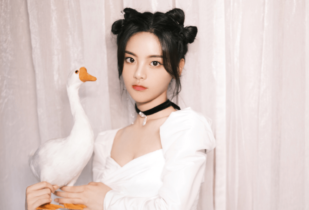 杨超越|杨超越大女主仙侠剧来了，定妆照“美出天际”，男主却略显逊色！