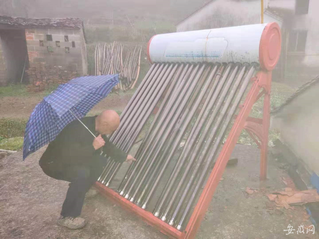 牛哥观察 场面罕见！安徽下冰雹了！最大的有鹌鹑蛋那么大！