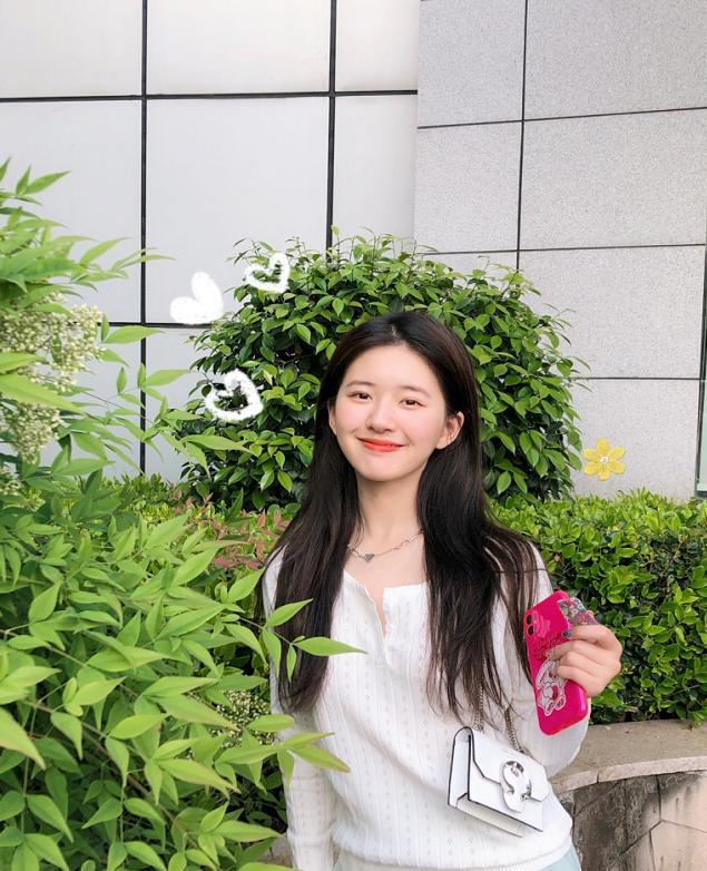 赵露思|有种美甲叫赵露思的，5个手指头画5种图案，并在一起却又莫名和谐