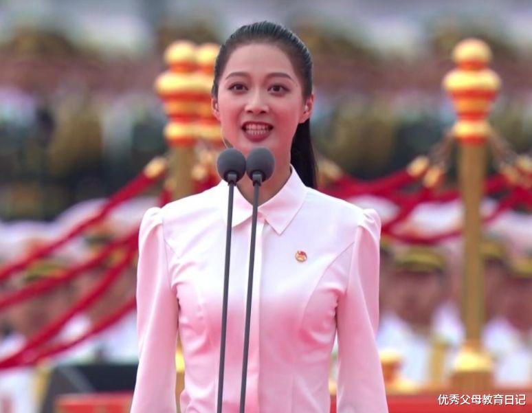 主持人|“领诵员”冯琳再次公开亮相，褪去青涩学生气，取而代之愈发知性