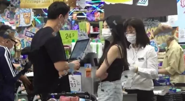 何猷启|没办法嫁入豪门，就来混娱乐圈了？