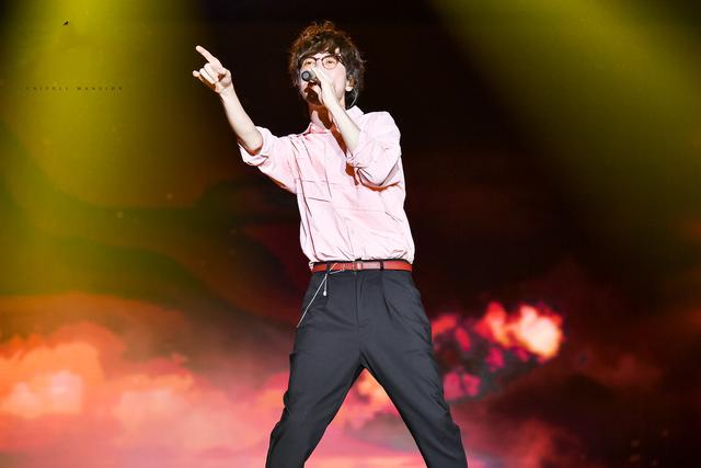 周传雄|过气歌手窘境：“情歌教父”周传雄在街头卖唱，王杰被嘲过气老狗