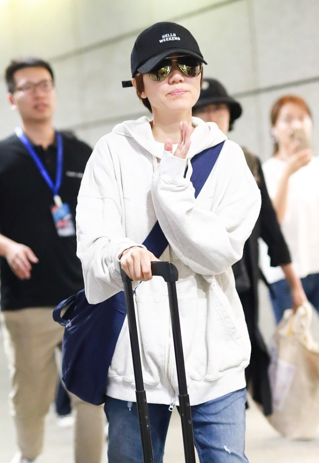 BiuFashion|袁泉的气质真是由内而外散发，“麻袋装”也瞩目，低调不张扬