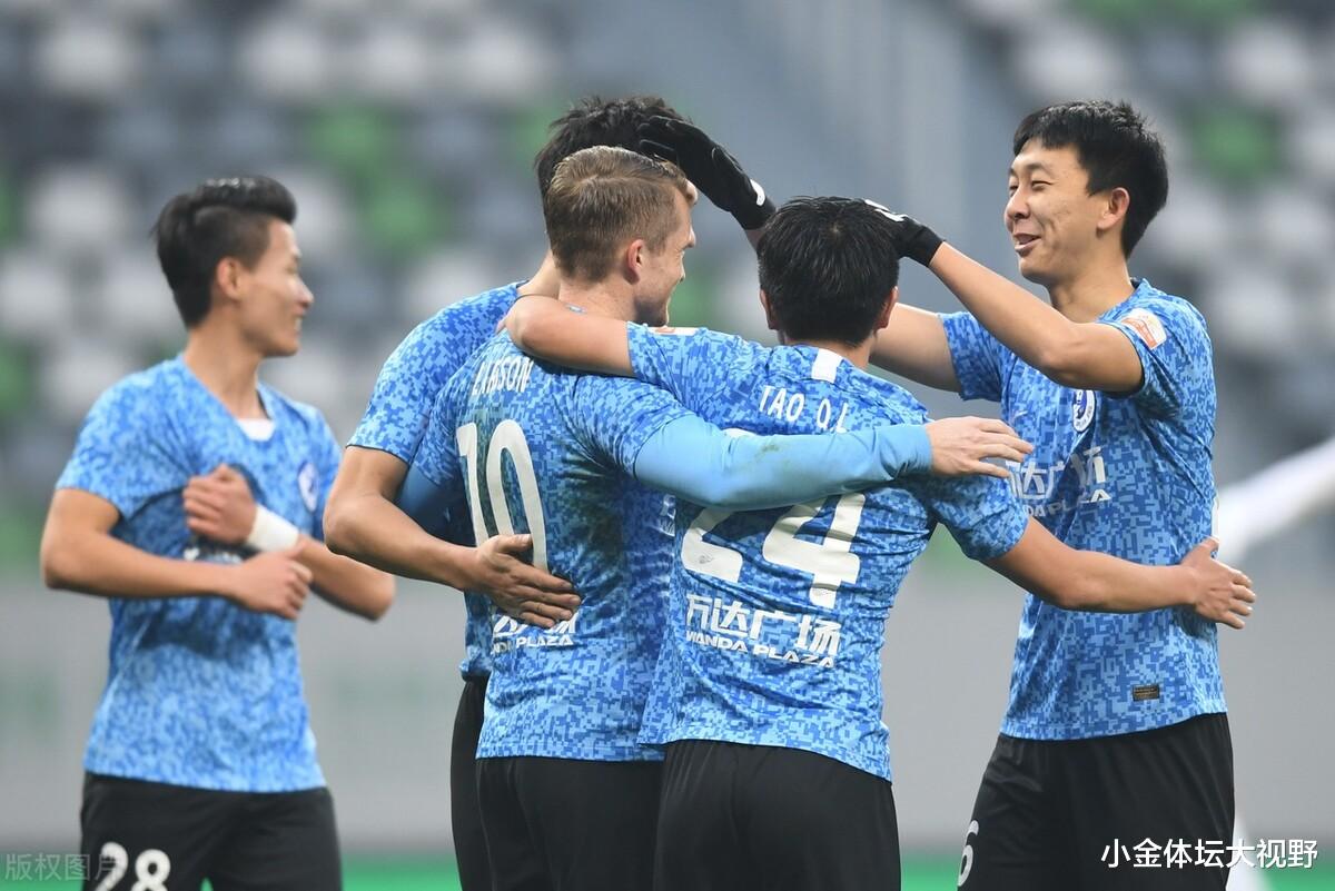 大連|中超最驚險(xiǎn)一輪！大連4球大勝10人青島，仍未保級(jí)，天津絕殺滄州