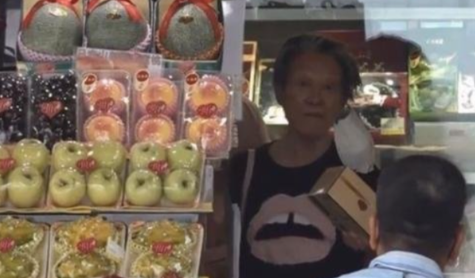 王菲|王菲为谢霆锋产子新进展,孩子3.8公斤,前经纪人购大量日用品