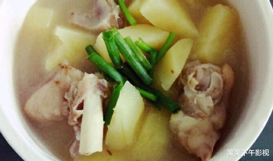 土豆 既好吃又可以美容的菜，猪蹄烧土豆，不油腻味道还香