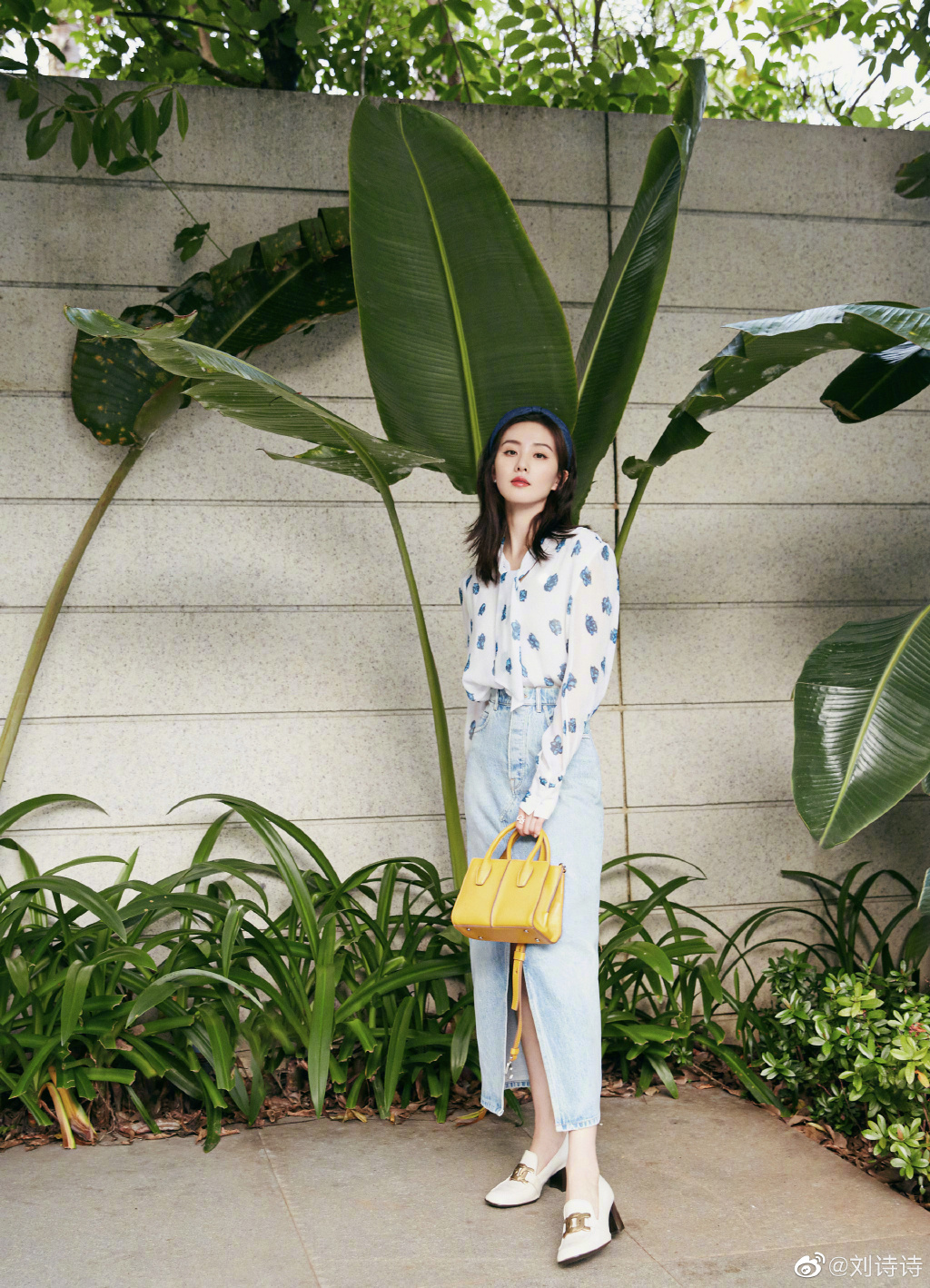 衬衫|刘诗诗又美出新高度，白衬衫配阔腿裤简约干练，意外穿出高级感