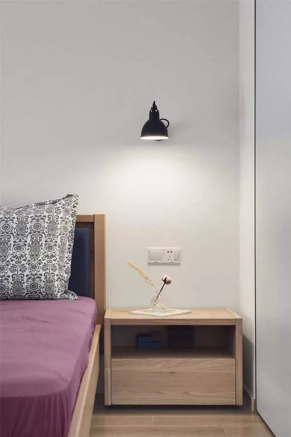 原木北欧搭配日式风，他家如此宽敞全靠几面墙的收纳！