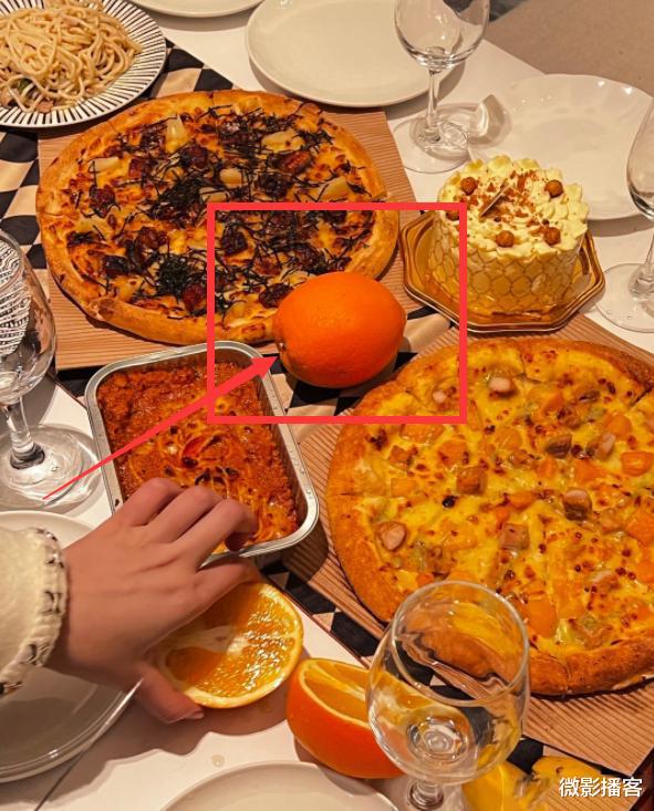 |心动4嘉宾圣诞轰趴，小孔的红衣很抢镜，三对情侣首次同框画面甜