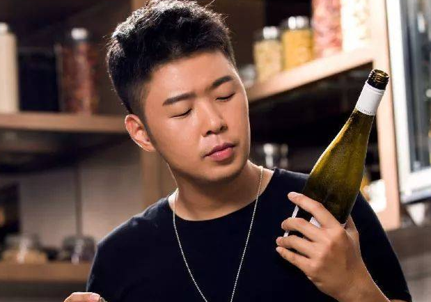 巫小娱 杜海涛人设倒塌？被粉丝起诉告上法院，要求赔偿其投资损失