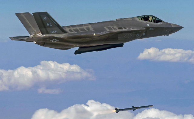 F-35|全球首款六代机即将问世，F-35也被甩在身后，专家：领先世界10年