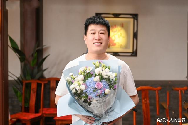 鱿鱼游戏|德云社新剧刚杀青，张鹤伦便回到小剧场演出，网友：伦哥真敬业