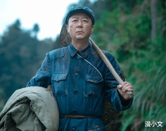 漫小文 功勋:默默无闻的张富清,深藏功名60年,离不开背后妻子的支持