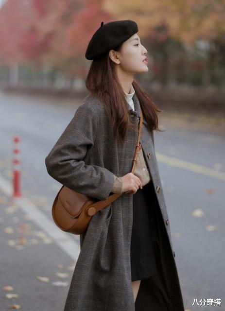 八分穿搭 今年的博主终于怕冷，都在穿格纹大衣配靴子，小个子女生也能驾驭