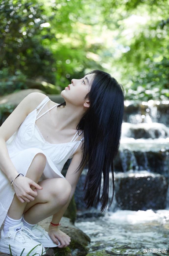 鞠婧祎|时隔35天，鞠婧祎终于更新了动态，晒出近照令粉丝感慨万千