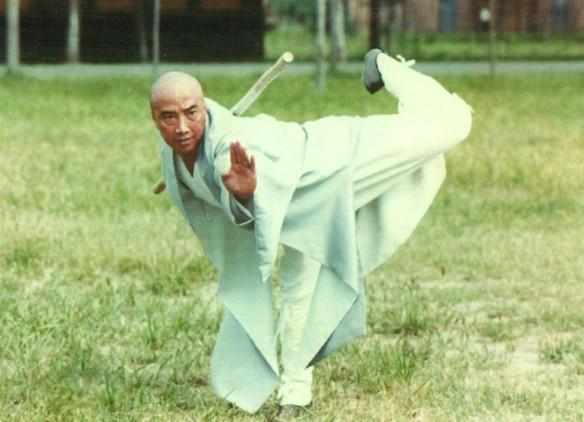 李连杰|吴京“丈人”李连杰“师傅”，18岁陪周总理访缅的于海现状如何？